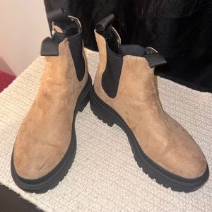H&M Chelsea Boots